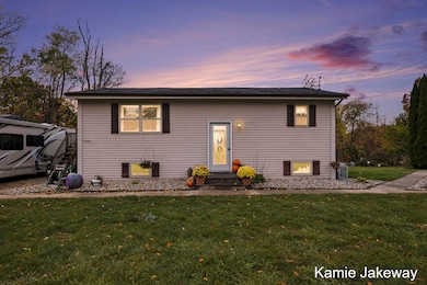 8395 Mcarthur Ave NE, Belding, MI 48809 - photo 3