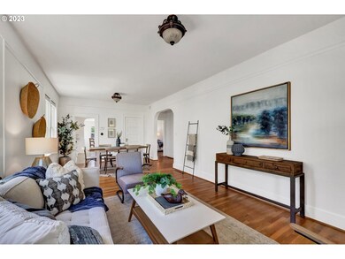 Living Room/Entrance