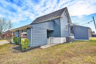 3203 Roundhill Ave NW unit A, Roanoke, VA 24012 - photo 2