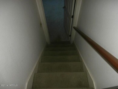 561-894094-basement stairs 2