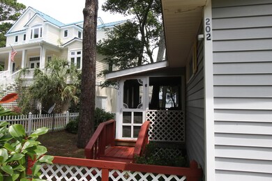 202 Forest Knoll Dr, Atlantic Beach, NC 28512 - photo 2