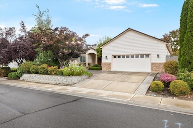 802 Ridgeway Ave, Central Point, OR 97502 - photo 3