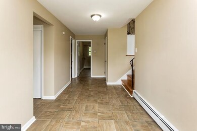 31 Buttonwood Ln, Doylestown, PA 18901 - photo 2