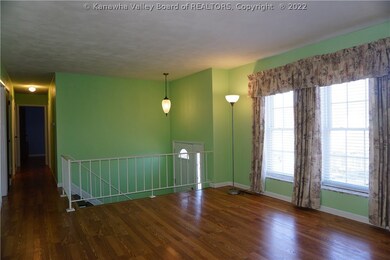 203 Pine Cir, Dunbar, WV 25064 - photo 5