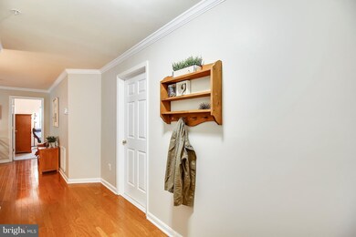 137 Timberbrook Ln unit 203, Gaithersburg, MD 20878 - photo 2