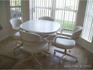 BREAKFAST NOOK W/ BAY WINDOW