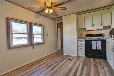 21 Rebecca Ave, Hudson, MA 01749 - photo 3