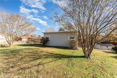 306 Merriman St, Eden, NC 27288 - photo 2