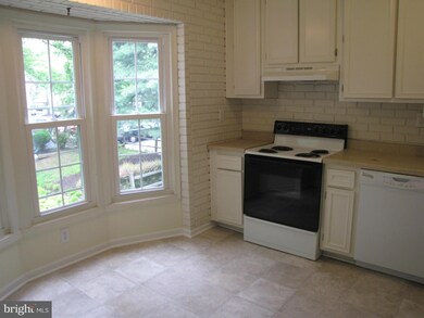 1479 Chatham Ct, Crofton, MD 21114 - photo 2