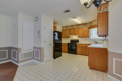 Eat-in kitchen