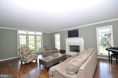 9111 Meadowcreek Ln, Lorton, VA 22079 - photo 2