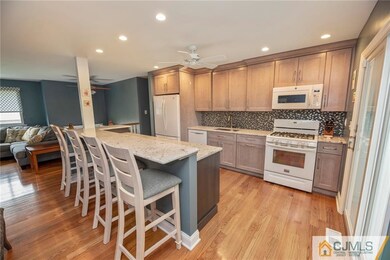 7 Princeton Dr, Middlesex, NJ 08846 - photo 4