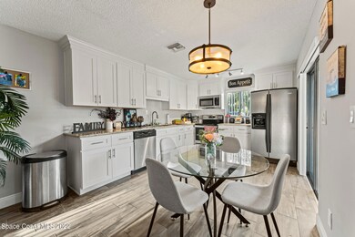 Grand Kitchen