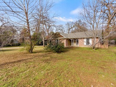 905 Barry Ln, Cleburne, TX 76031 - photo 3