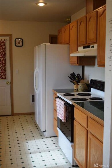 9208 Applegate Loop SW, Rochester, WA 98579 - photo 6