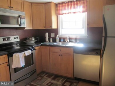 945 Cherry Ln, Southampton, PA 18966 - photo 5