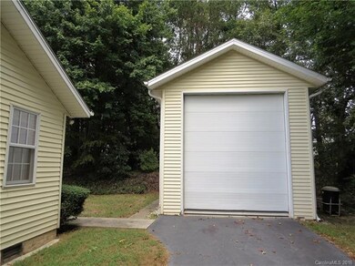 71 Chestnut Ln, Hendersonville, NC 28792 - photo 5