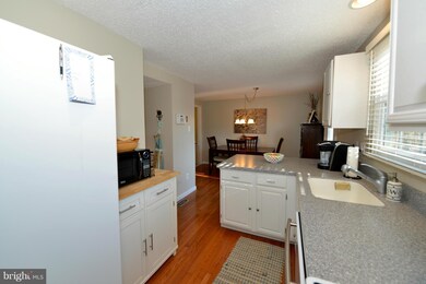 8661 Maple Glen Ct, Springfield, VA 22153 - photo 7