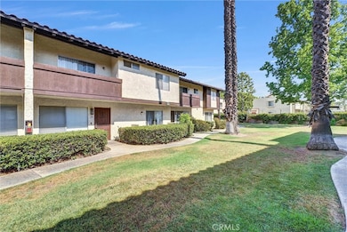 1077 Santo Antonio Dr unit 39, Colton, CA 92324 - photo 2