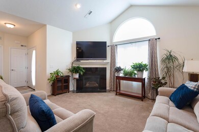Great room w Fireplace
