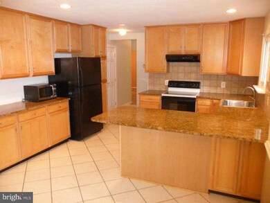 203 N Sycamore Ct, Sterling, VA 20164 - photo 2