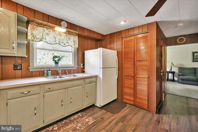 518 Spring Valley Rd, Reading, PA 19604 - photo 7