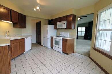 1643 Glengarry Ct, Algonquin, IL 60102 - photo 4