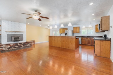 585 NW Aspen St, Toledo, OR 97391 - photo 3