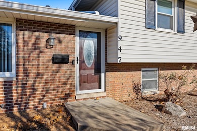 947 E Marshall St, Morton, IL 61550 - photo 3