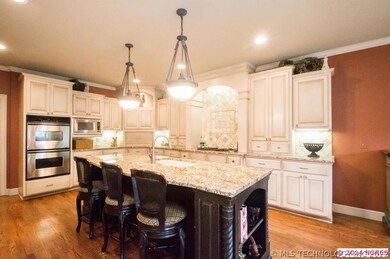 Eat in kitchen for family time