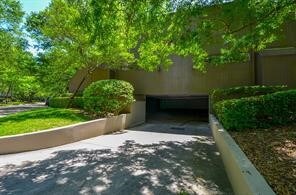 87 Litchfield Ln, Houston, TX 77024 - photo 2