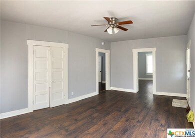 201 E Kingsbury St, Seguin, TX 78155 - photo 7