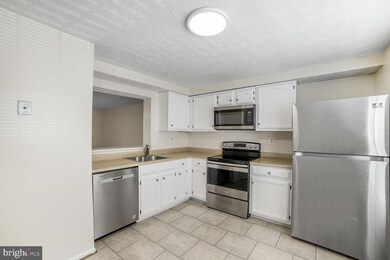 9511 Donnan Castle Ct, Laurel, MD 20723 - photo 5