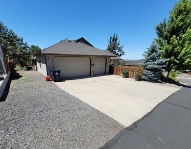 2440 SW 37th St, Redmond, OR 97756 - photo 3