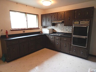 90 Spruce Ave, Waukegan, IL 60087 - photo 7