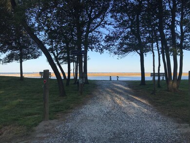 Beach access on Heron Drive