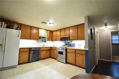 1645 NE 6th St, Moore, OK 73160 - photo 7