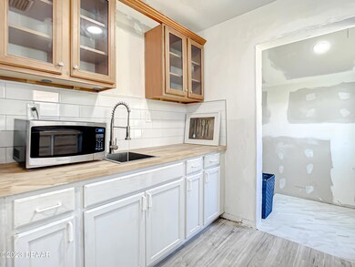 931 Vernon Street-18