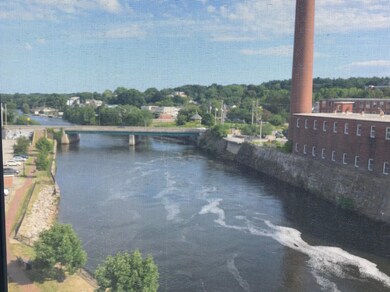 Island Terrace unit 327, Saco, ME 04072 - photo 4