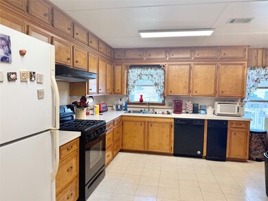 210 Magnolia Cove, Onalaska, TX 77360 - photo 5