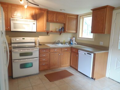 221 S Forest Ave, Batavia, IL 60510 - photo 2