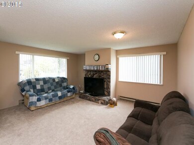 925 Charles St, Newberg, OR 97132 - photo 4