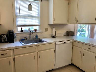 1 E Clairmont Ct kitchen