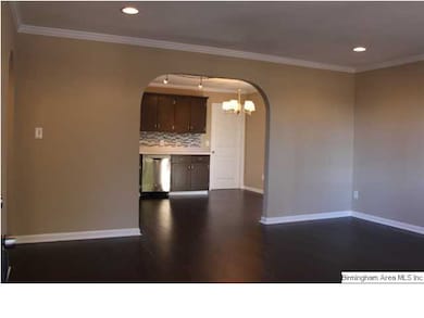 Large Living Room With Amazing Arch
