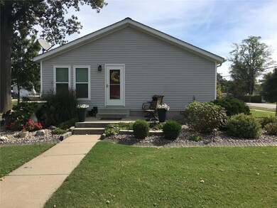 570 W Phillips St, Freeburg, IL 62243 - photo 2