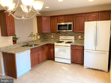 6811 Avalon Isle Way, Gainesville, VA 20155 - photo 2