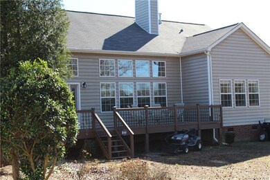 Oversized deck can accommodate plenty of seating