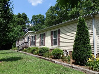 3011 Brookside Ct, Asheboro, NC 27205 - photo 2