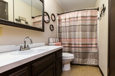 3922 Del Matro Rd, Waterloo, IA 50701 - photo 7
