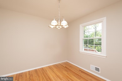 4644 Tara Dr, Fairfax, VA 22032 - photo 5